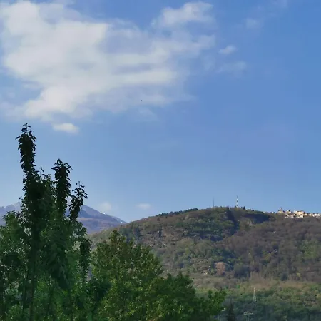 La Montagna Che Respira. Apartment Borgofranco d'Ivrea